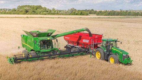John Deere 735D : Une coupe performante, notamment dans les cultures basses John Deere 735D : Une coupe performante, notamment dans les cultures basses