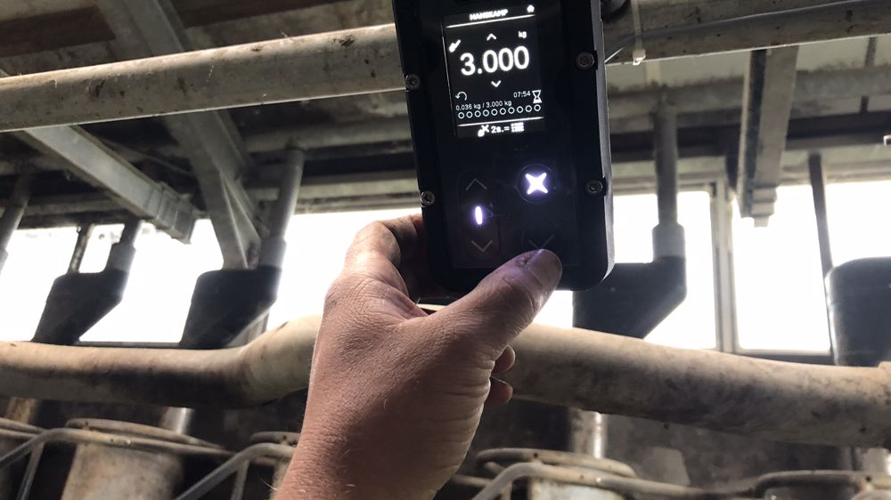 L’opérateur commande l’alimentation d’un seul poste ou de tous les postes d’un quai de traite.