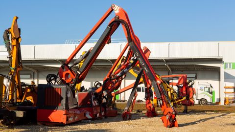 Maneko va reconstruire les débroussailleuses Maneko va reconstruire les débroussailleuses