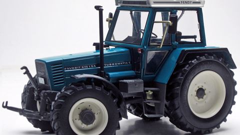 Weise-Toys pare le Fendt 615 LSA de bleu pétrole Weise-Toys pare le Fendt 615 LSA de bleu pétrole