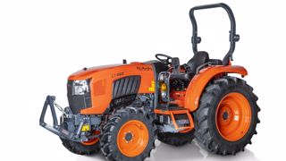 Un des tracteurs Kubota de la nouvelle série L1 motorisée en Stage V.