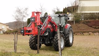 L'enfonce-pieu à percussion sur chargeur frontal vient d'être lancé dans le programme de Yanigav.