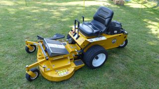 [VIDEO] Une zéro-turn ultra compacte chez Walker