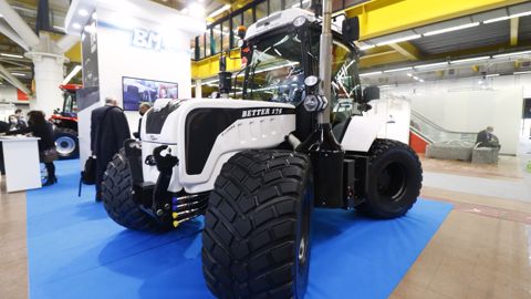 Le modèle Better 175 doté d’un moteur FPT à quatre cylindres de 175 ch répond à présent à la norme antipollution Stage V. Le modèle Better 175 doté d’un moteur FPT à quatre cylindres de 175 ch répond à présent à la norme antipollution Stage V.