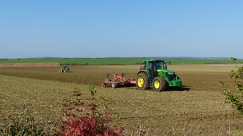 John Deere 7R 330 : Confort et polyvalence John Deere 7R 330 : Confort et polyvalence