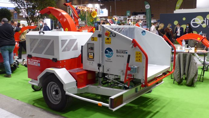 Dans la gamme BV N.56 l'électrique, avec ses batteries lithium-fer-phosphate, vient compléter les modèles à motorisations essence et diesel. Dans la gamme BV N.56 l'électrique, avec ses batteries lithium-fer-phosphate, vient compléter les modèles à motorisations essence et diesel.