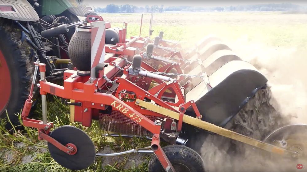 Kloppenburg : Un arrache-fane mécanique pour la culture de pommes de terre Kloppenburg : Un arrache-fane mécanique pour la culture de pommes de terre