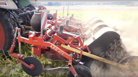 Kloppenburg : Un arrache-fane mécanique pour la culture de pommes de terre Kloppenburg : Un arrache-fane mécanique pour la culture de pommes de terre