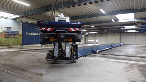 Le banc de mesure 3D dispose d’un porteur rotatif supportant le distributeur d’engrais et assurant une rotation complète sur lui-même. Le banc de mesure 3D dispose d’un porteur rotatif supportant le distributeur d’engrais et assurant une rotation complète sur lui-même.