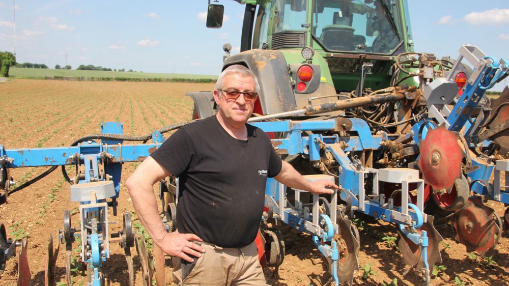 Premiers hectares désherbés pour la bineuse équipée du relevage Hydrokit Premiers hectares désherbés pour la bineuse équipée du relevage Hydrokit