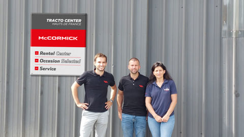 De gauche à droite, Théophane Girard, en charge du développement Réseau chez Argo France, Maxime Foulon et sa compagne Ingrid, dirigeants des établissements Foulon. De gauche à droite, Théophane Girard, en charge du développement Réseau chez Argo France, Maxime Foulon et sa compagne Ingrid, dirigeants des établissements Foulon.