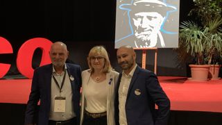 le 31 mars dernier, devant ses revendeurs français et ses importateurs, Davy Delmas (à droite), directeur général, a effectué le lancement du nouveau sécateur en compagnie de son père, Dany Delmas. Ils sont ici avec Marie-Christine Verdier-Jouclas, députée du Tarn.