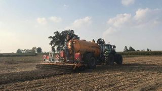 Merkel met un milliard sur la table pour calmer les agriculteurs Merkel met un milliard sur la table pour calmer les agriculteurs