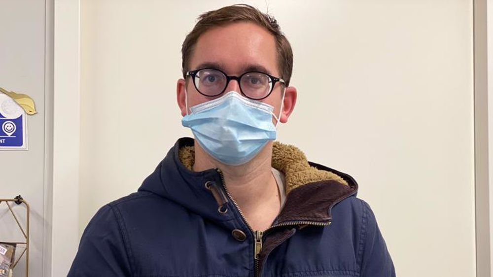 Antoine Billon a diversifié sa gamme avec la Meuz’ha, produit « star » au printemps, et des fromages frais enrobés de fleurs et d’épices. © Yanne Boloh