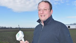 Il a planté des capteurs dans ses champs Il a planté des capteurs dans ses champs