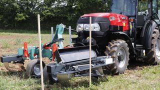 L’outil qui électrocute les mauvaises herbes L’outil qui électrocute les mauvaises herbes