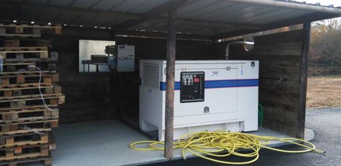L’installation d’un groupe électrogène s’impose dans les gros élevages avec une demande élevée et constante en électricité. Il est important de vérifier son installation avant d’en avoir besoin. © TSE-Aldor