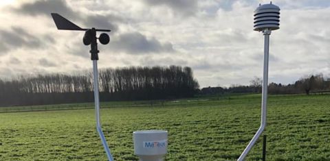 Spécialiste du logiciel agricole, Isagri propose une station météo modulaire avec des éléments qui s’installent en fonction du budget et des besoins, du pluviomètre au capteur d’humectation foliaire en passant par la sonde capacitive. © Isagri