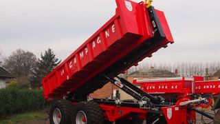 Un porte-caisson Un porte-caisson