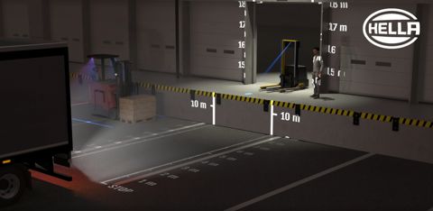 Pour le chauffeur, Visiotech peut aussi donner des informations comme dans ce cas où la graduation permet d’effectuer une marche arrière plus précise et sécurisée. © Hella