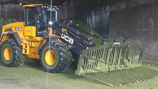 Une fourche à ensilage de 4,80 m Une fourche à ensilage de 4,80 m
