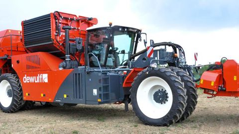 Un moteur Scania sur l’arracheuse automotrice deux rangs