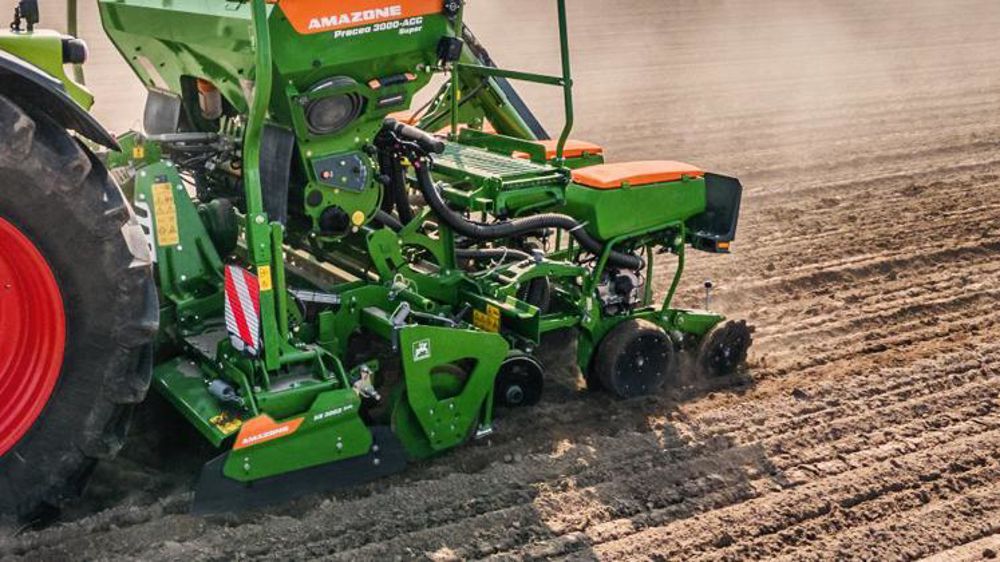 La herse rotative Rotamix d’Amazone est adaptée au semoir monograine Precea. © Amazone