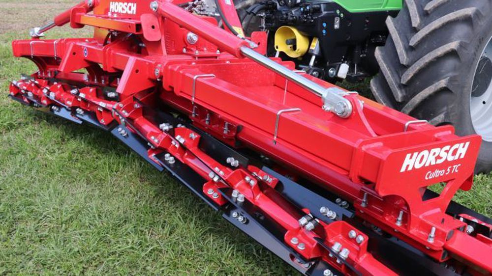 Les rouleaux du Cultro TC Horsch sont disposés tout le long de l’outil. © P. Denis