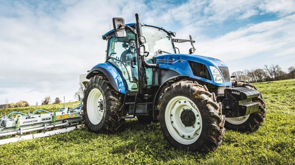 Les tracteurs T5 Utility et Electro Command de New Holland reçoivent désormais un moteur conforme à la norme antipollution Stage 5. © New Holland