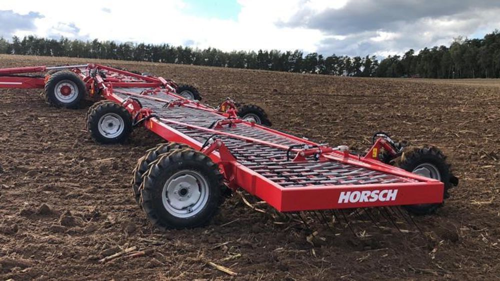 La herse étrille Horsh Cura 24 ST peut être équipée d’un système Isobus. © P. Denis