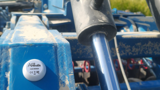 Aptimiz propose un capteur pour mesurer la durée d’utilisation des machines agricoles qui en sont équipées. © Aptimiz Aptimiz propose un capteur pour mesurer la durée d’utilisation des machines agricoles qui en sont équipées. © Aptimiz