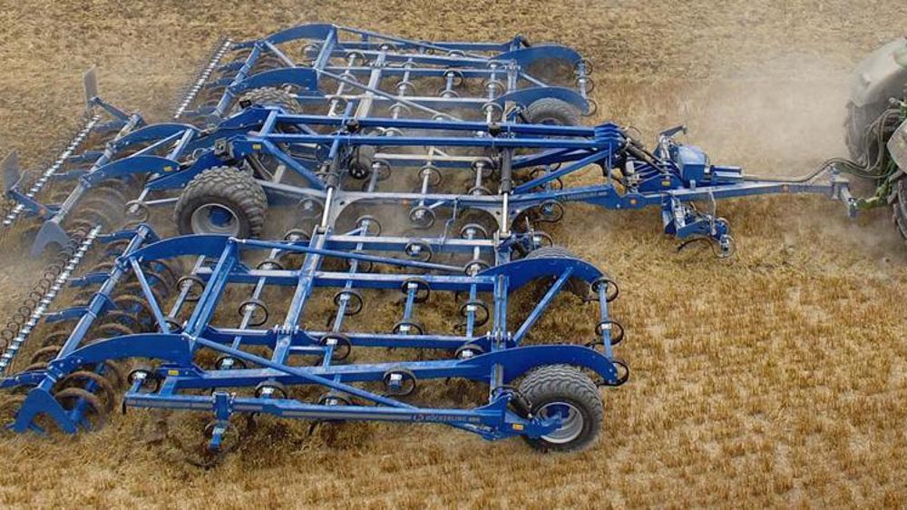 Köckerling propose désormais le Allrounder Flatline, son déchaumeur à dents, en version de 9 mètres. © Köckerling