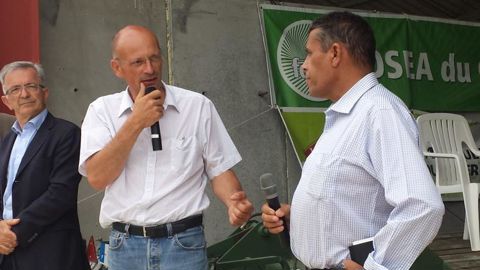 François Bonneau, président du conseil régional du Centre-Val-de-Loire, Vincent Saillard, président de la FDSEA du Cher, et Xavier Beulin, président de la FNSEA. © Aude Richard François Bonneau, président du conseil régional du Centre-Val-de-Loire, Vincent Saillard, président de la FDSEA du Cher, et Xavier Beulin, président de la FNSEA. © Aude Richard