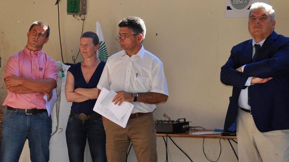 Henri Bies-Péré, président de la FRSEA Nouvelle Aquitaine, aux côtés de Pierre Dartout, préfet de Région, Sandrine Gaillard, l’exploitante, et Fabien Joffre, président de la FDSEA Dordogne. © Claude Hélène Yvard 