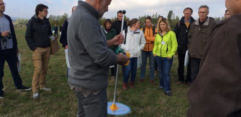 Démonstration d’herbomètre. © M.-F. Malterre. GFA