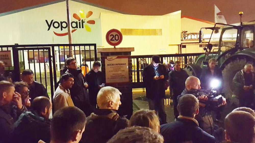 Les producteurs mobilisés devant l’usine Sodiaal du Mans