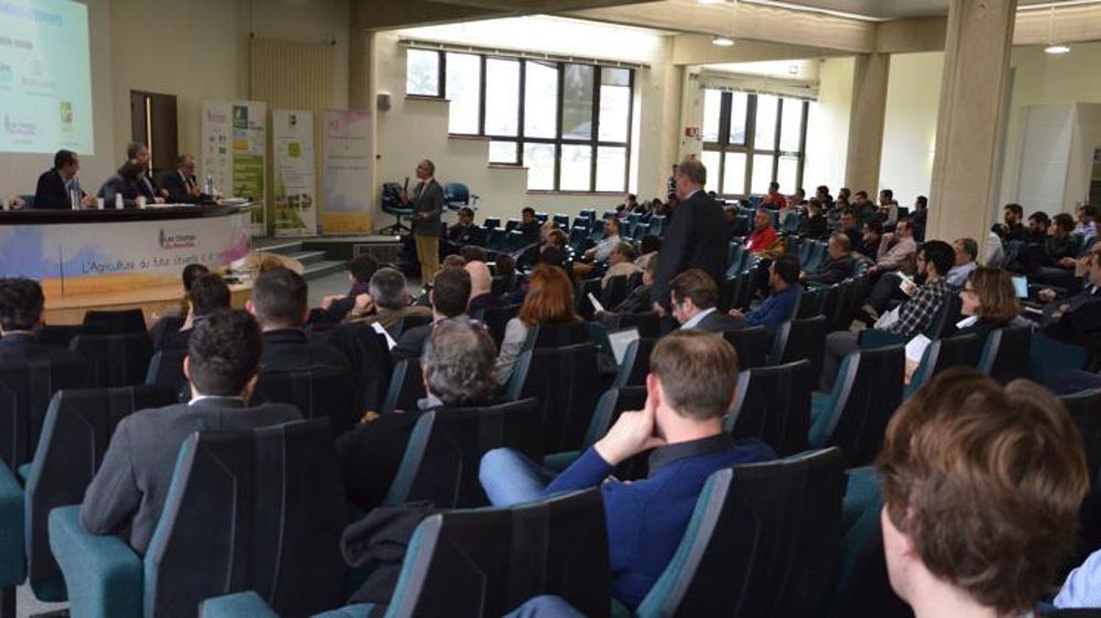 Environ 150 personnes ont suivi les présentations d’innovations comme le pilotage de l’irrigation des toitures végétalisées, la gestion intelligente des serres en production de tomate ou encore la gestion monitorée d’une parcelle de blé. © Aude Richard