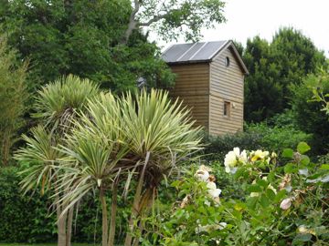 La cabane dans les arbres, une location très demandée. © I. Lejas/covid Ecuries de Kerbalan