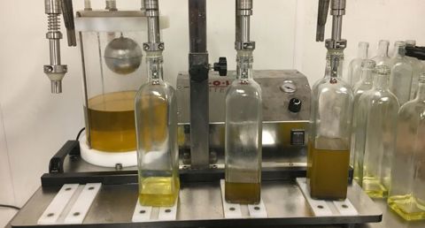 la gamme de produits proposés dans la boulangerie se diversifie également avec l’huile de la ferme. (voir également la photo ci-dessus) © F. Mélix