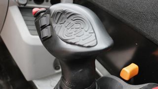 Manitou, le régime moteur s’adapte aux mouvements du joystick Manitou, le régime moteur s’adapte aux mouvements du joystick