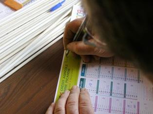 La nouvelle réduction de charges sera cumulable avec les exonérations bas salaires. 