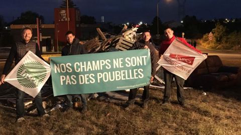 Des champs, pas des poubelles Des champs, pas des poubelles