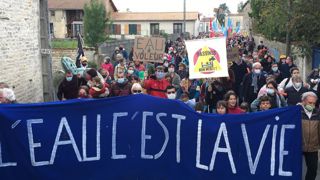 3 000 manifestants contre les réserves d’eau 3 000 manifestants contre les réserves d’eau