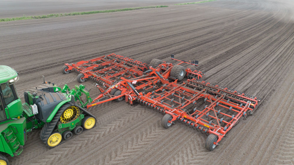 Kuhn : Un déchaumeur Prolander de 14 m