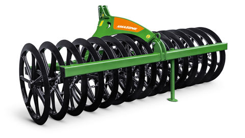 Un rouleau en fonte Amazone pour préparer le sol Un rouleau en fonte Amazone pour préparer le sol