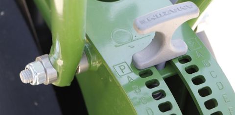 Amazone a prévu une position de parking pour la roulette de rappui, ce qui lui évite de s’ovaliser pendant les périodes de remisage. © C. Le Gall