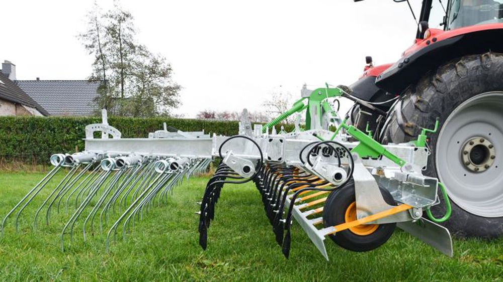 Une herse de prairie polyvalente Une herse de prairie polyvalente