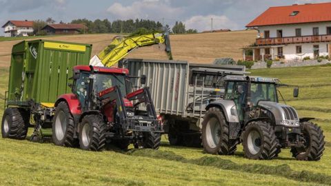 Un chantier de récolte d’herbe décomposé