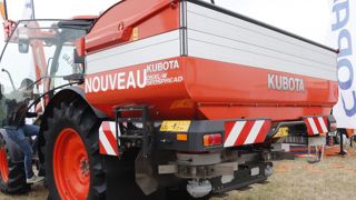 Un distributeur d’engrais de grande capacité Un distributeur d’engrais de grande capacité