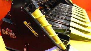 Le cueilleur à tournesol récolte aussi le sorgho Le cueilleur à tournesol récolte aussi le sorgho
